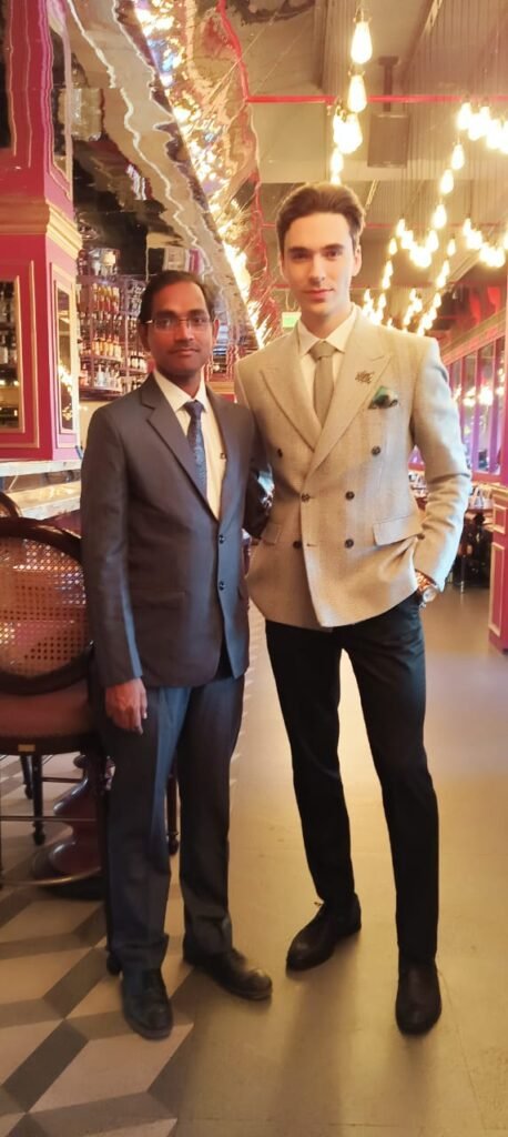 Best no.1 Bespoke suits in Mumbai By Satkar Tailors on door