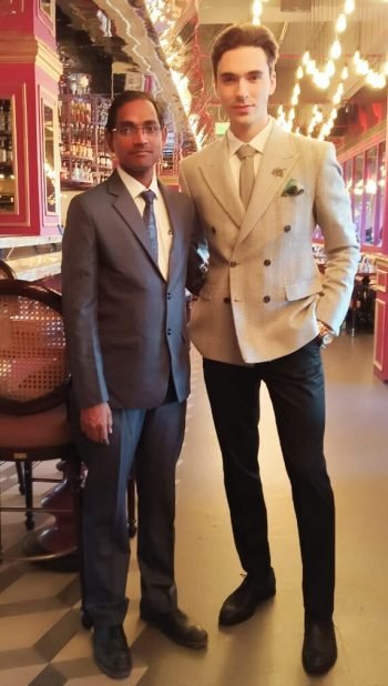 Best no.1 Bespoke suits in Mumbai By Satkar Tailors on door